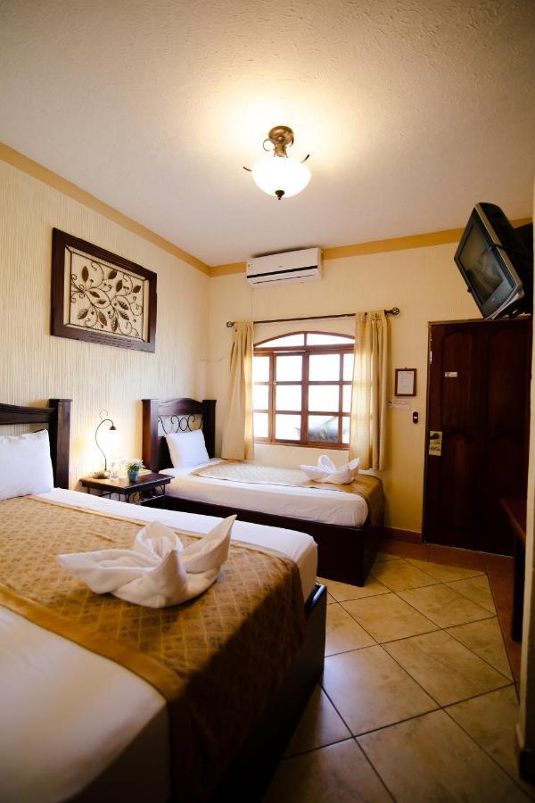 Hotel Quinta Maya Flores Exteriör bild