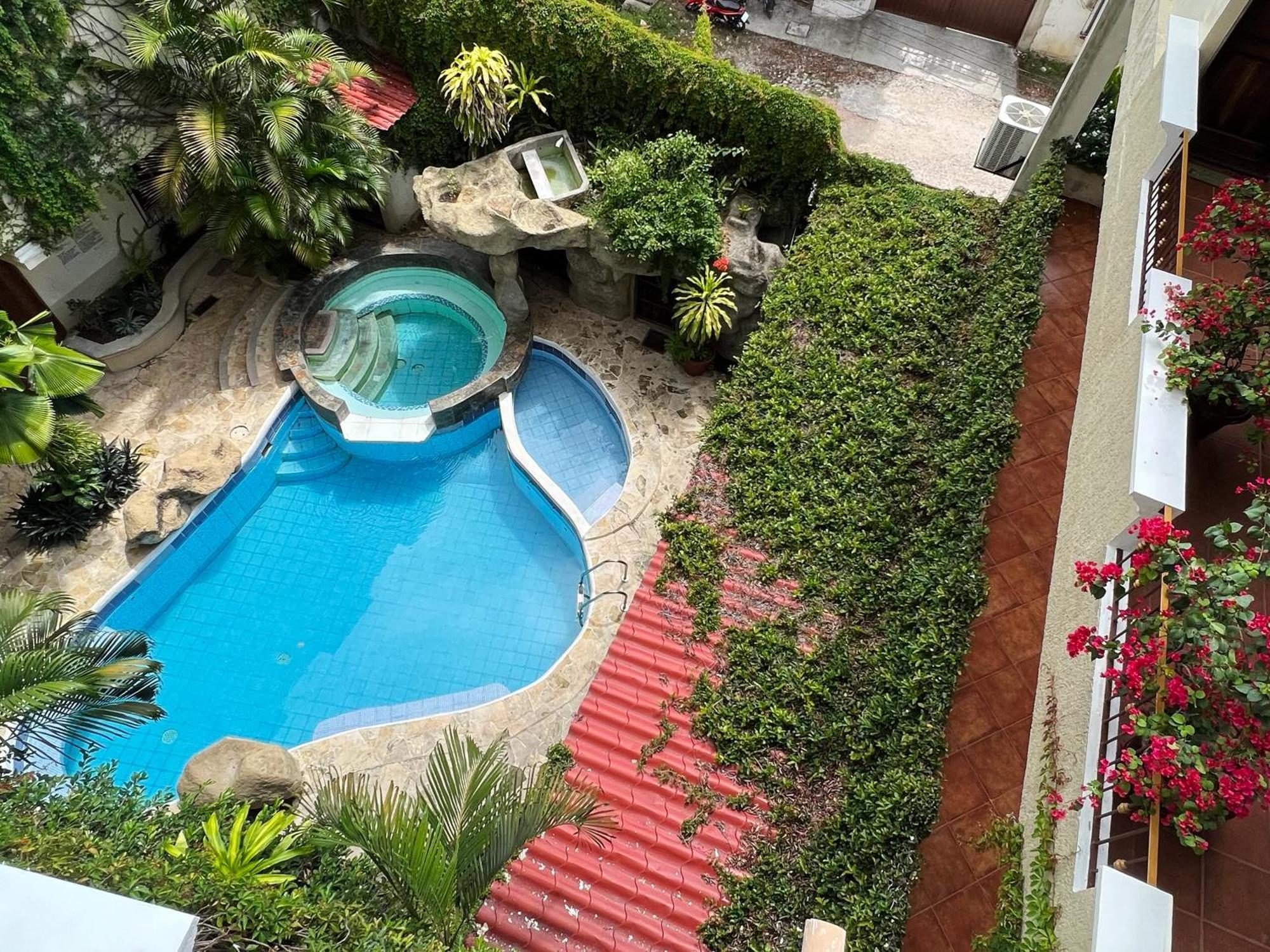 Hotel Quinta Maya Flores Exteriör bild