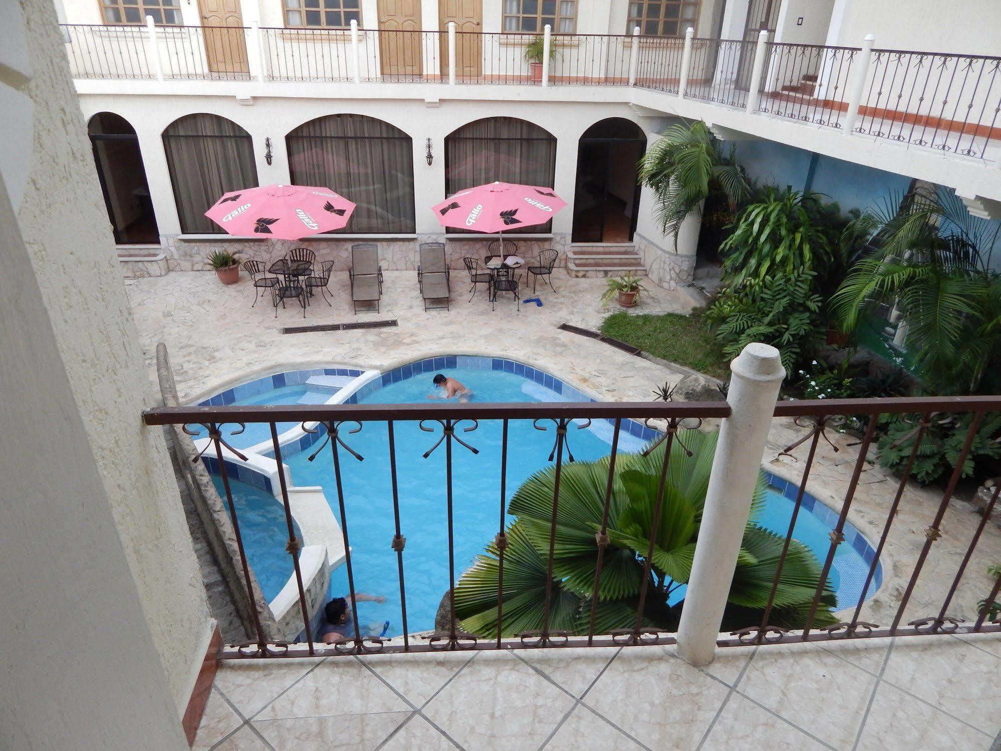 Hotel Quinta Maya Flores Exteriör bild