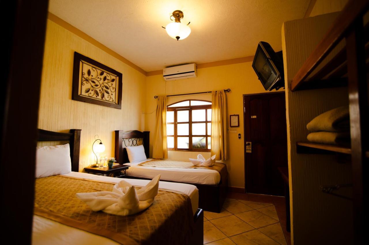 Hotel Quinta Maya Flores Exteriör bild
